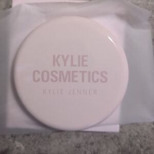 Kylie Cosmetics Blush Compact in Soft Pink